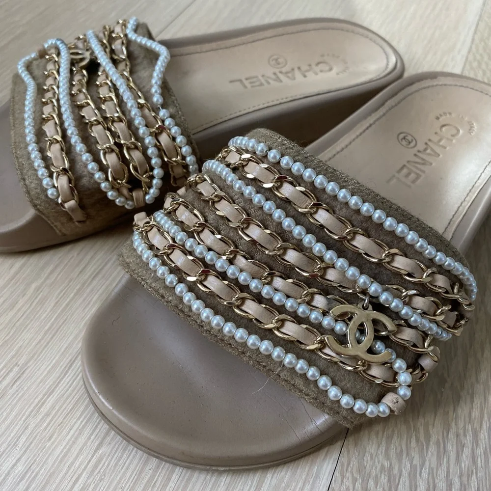 CHANEL Beige and Gold Sandals - Picture 2 of 7
